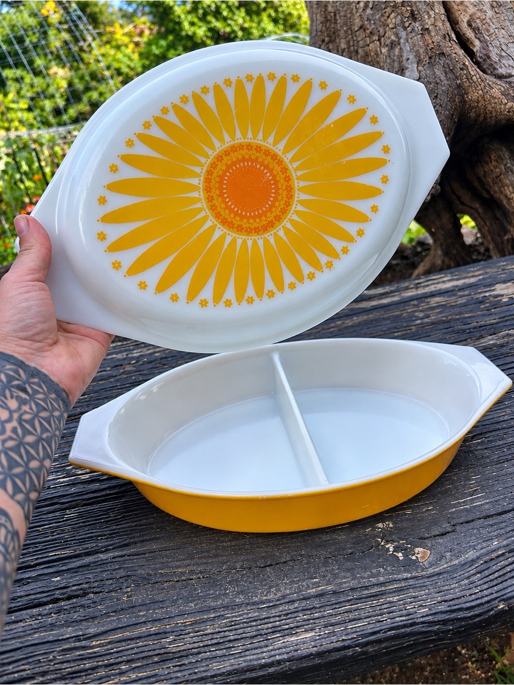 Vintage Pyrex Sunflower Daisy 1063 Divided Casserole 1.5 Qt Lid MCM Retro